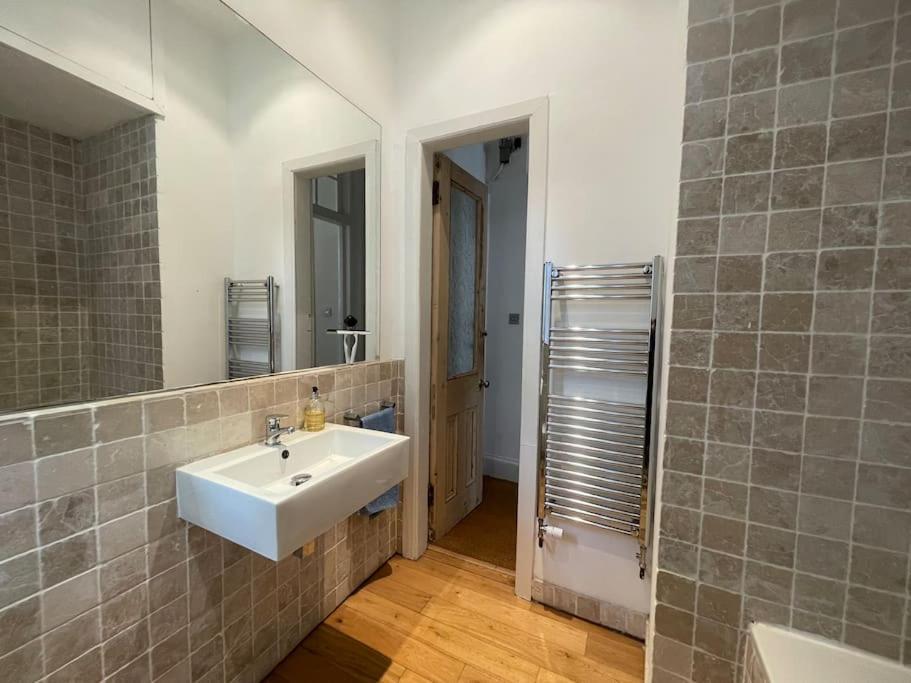Апартаменты Stunning West End Flat! Глазго Экстерьер фото