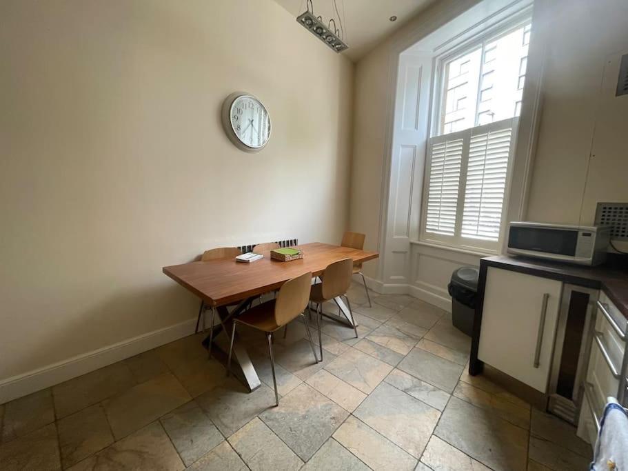 Апартаменты Stunning West End Flat! Глазго Экстерьер фото